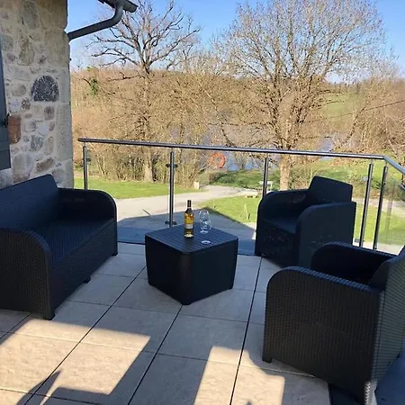 With Swimming Pool Le Moulinas Hébergement de vacances Saint-Salvadou