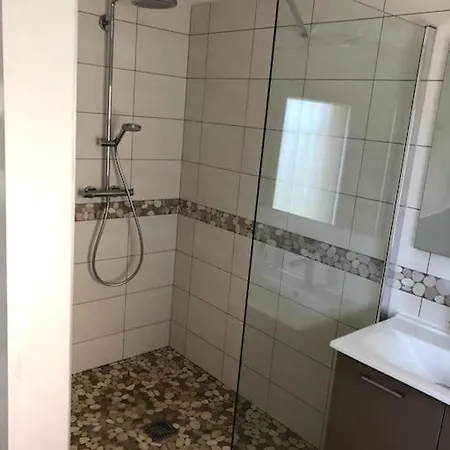 With Swimming Pool Le Moulinas Hébergement de vacances *