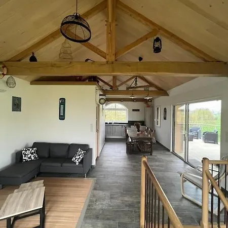 With Swimming Pool Le Moulinas Hébergement de vacances *