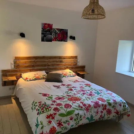 With Swimming Pool Le Moulinas