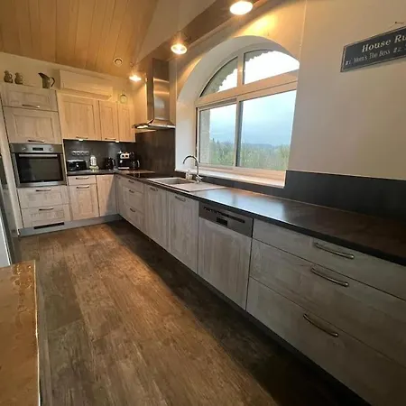 With Swimming Pool Le Moulinas 別荘