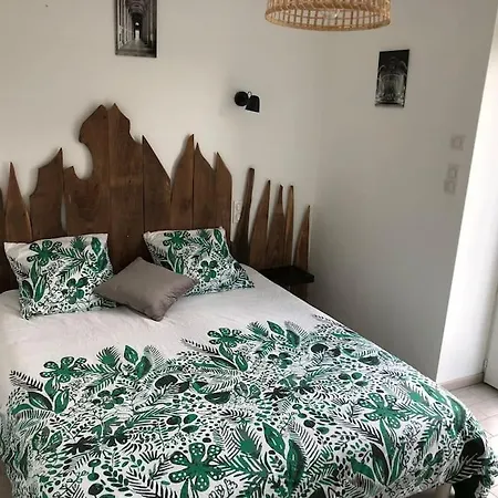 With Swimming Pool Le Moulinas