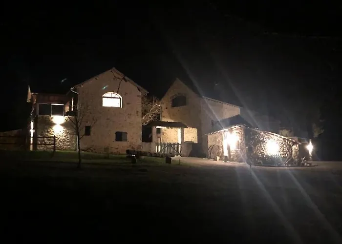 With Swimming Pool Le Moulinas 펜션 *