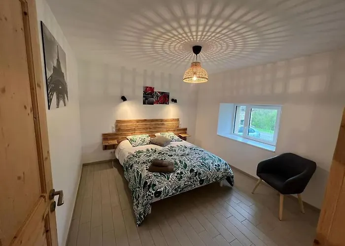 With Swimming Pool Le Moulinas 펜션 *