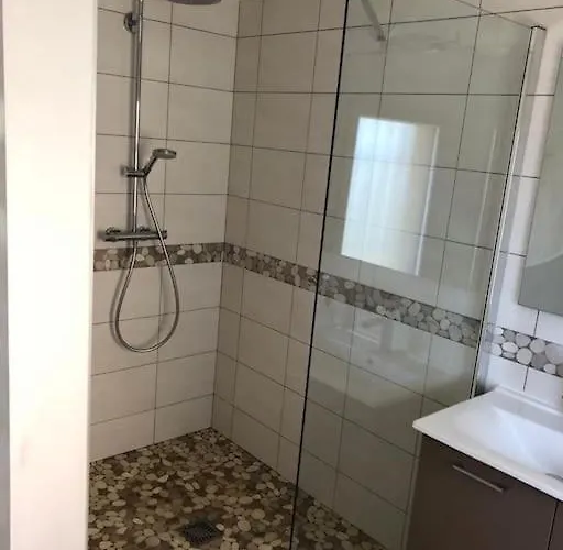 With Swimming Pool Le Moulinas 펜션 *