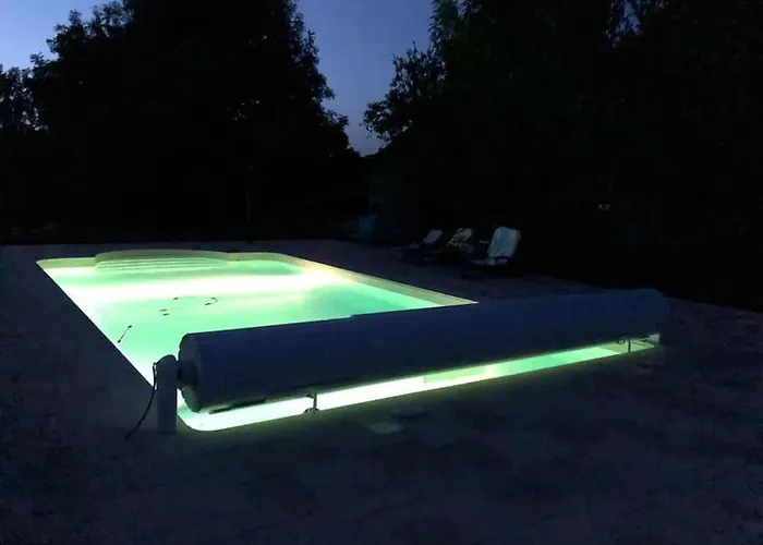 With Swimming Pool Le Moulinas 펜션