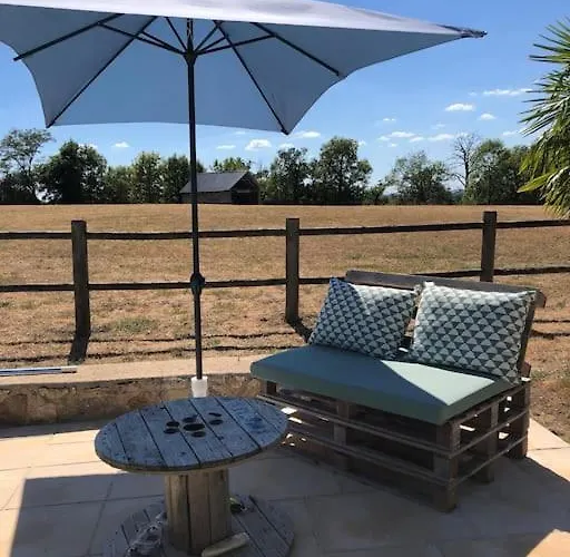 펜션 With Swimming Pool Le Moulinas *