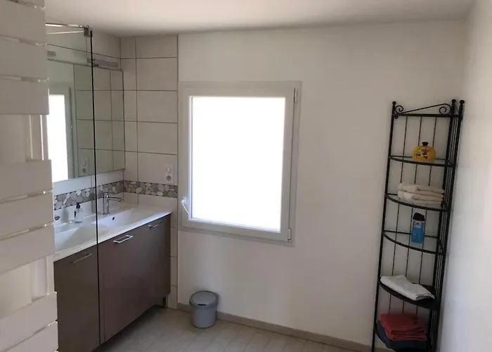 With Swimming Pool Le Moulinas 펜션 Saint-Salvadou